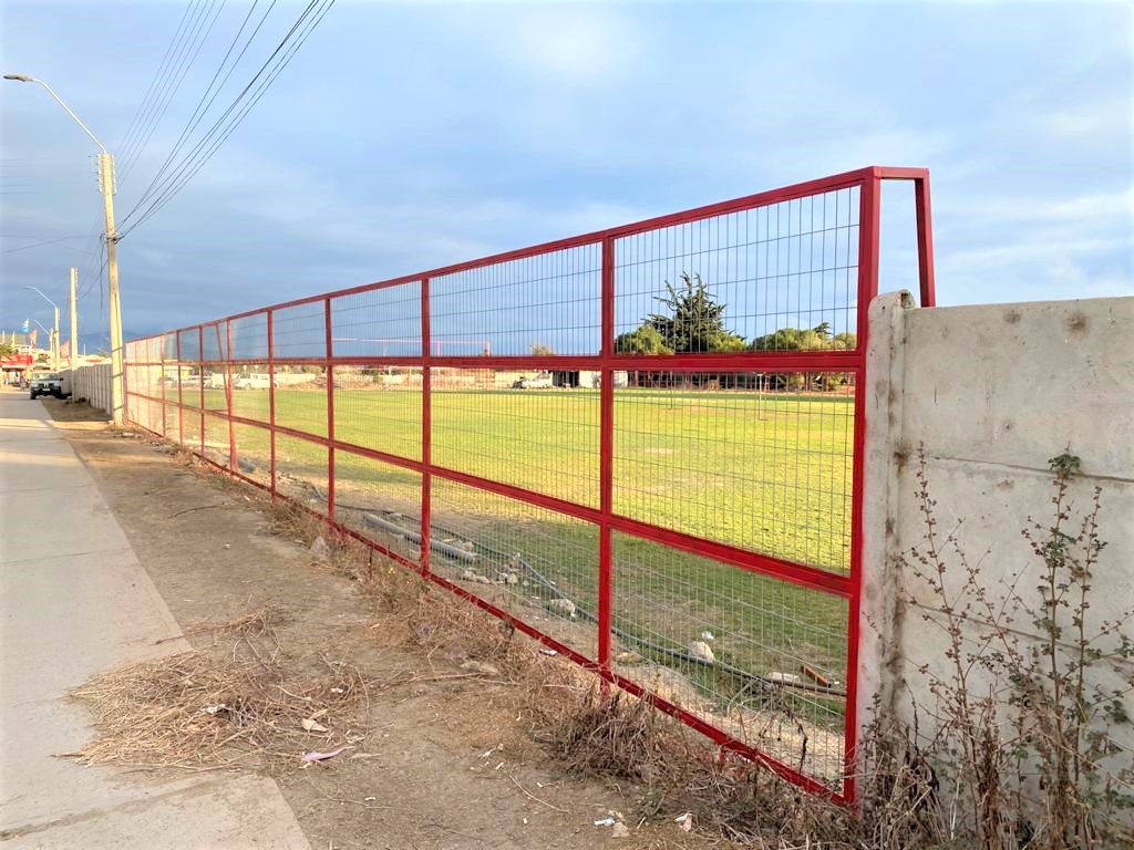 Avanza cierre perimetral de cancha deportiva de Brusan Los Molles – La Ligua
